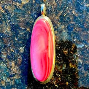 Desert Rose trading deep pink quartz pendant in 925 Sterling silver